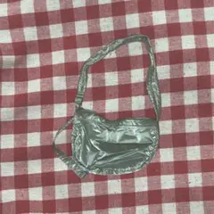 シルバー　銀色　　メタル　ショルダーバック　サコッシュ