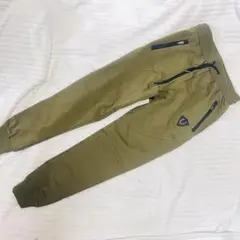オリーブグリーン ジョガーパンツ Uロゴ付き 腰紐調整可