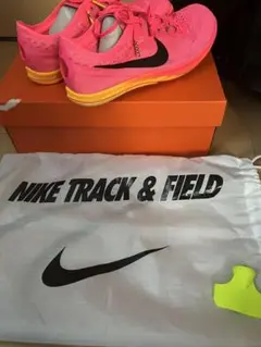 Nike ピンク スパイクシューズ トラック用