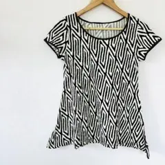 綿100%総柄半袖Tシャツ　M　幾何学模様　茶色ブラウン系　裾フレア　体型カバー
