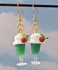 クリームソーダのピアス