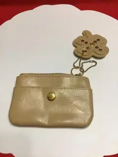 off the wall ベージュ コインケース 花型チャーム付き