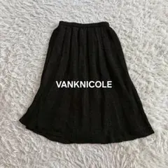VANKNICOLE
