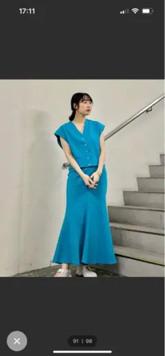 ターコイズ ボタン付き Vネック スカートセットアップ