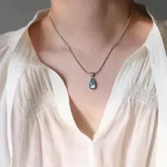 雫型ブルーストーンが輝く上品ネックレス✨