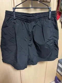 ブラックナイロンショートパンツ