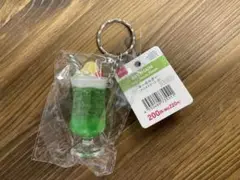 ダイソー　キーホルダー　アイスフロート　クリームソーダ　グリーン
