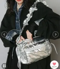 美品　CONTROL FREAK 撥水ナイロンギャザークロスボディバッグ