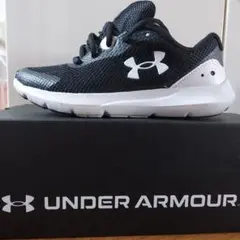 UNDER ARMOUR　スニーカー　￥6600→￥5555→5300 匿名配送