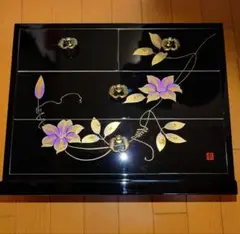 黒地に金と紫の花の収納ボックス