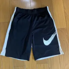 Nike ハーフパンツ 黒/白