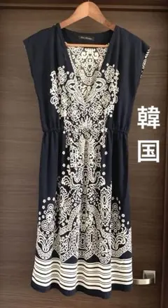 レース柄　ワンピース　白黒