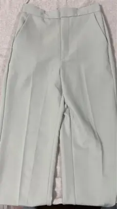 GU ストレッチストレートパンツ