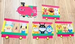 カラフルキャラクターの列車とバスセット