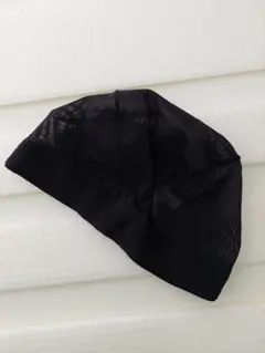 黒いメッシュ水泳帽