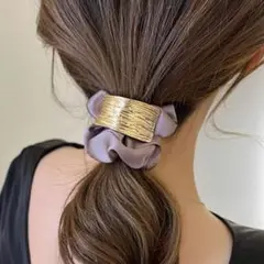 シュシュ　ヘアゴム　ヘアアクセサリー　上品　パープル　ゴールド　メタル