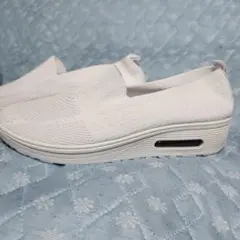 ホワイトエアクッションスニーカー