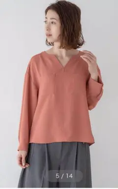 EDIST.CLOSET サーモンオレンジキーネックブラウス　エディスト