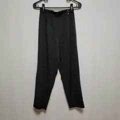 Clair 黒いストレートパンツ ウエストボタン付き