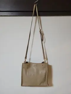 【PAOLA NUTTI パオラヌッティ】本革 ショルダーバッグ（ベージュ）