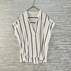 アーヴェヴェ ✨スタンダード ホワイトストライプ 半袖シャツ　トップス