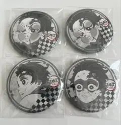アニメキャラクター モノクロ缶バッジ 4個セット