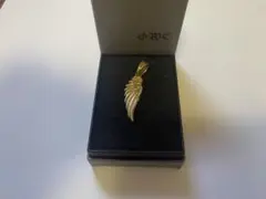 羽根デザイン 金色ペンダント