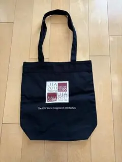 黒のトートバッグ