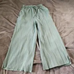 プリーツパンツ