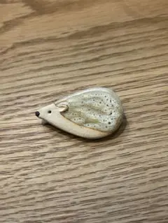 UMESHISO工房　ハリネズミ　ハンドメイド ブローチ 陶器製　ウメシソ工房