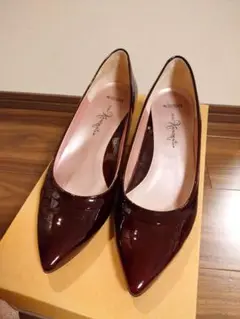 銀座かねまつ ミススレンダー エナメルパンプス ボルドー 24