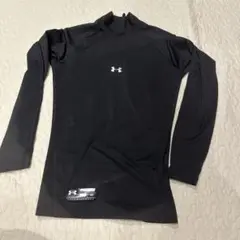 美品♡Under Armour ブラック 長袖 アンダーシャツ MD
