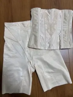 【値下げしました】フォーシスアンドカンパニー　ウエストニッパーとガードルのセット
