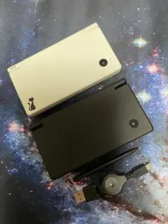中古ニンテンドーDSi ホワイト＆ブラック 2台セット タッチペン 充電ケーブ