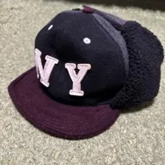 NYロゴ刺繍フライトキャップ ブラック、グレー/ワイン