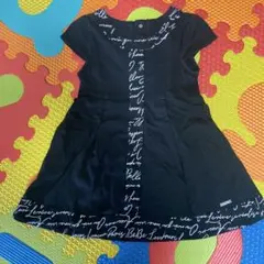 Bebe べべ　黒のスクリプトプリントワンピース　100cm