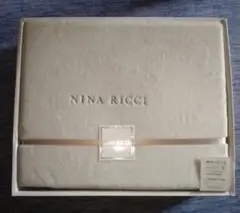 NINA RICCI •ボアシーツ