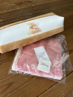 Disney プーさんペンケース　ハンカチ