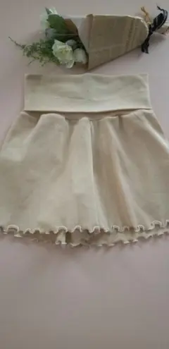 ベージュフリル裾ショートパンツ