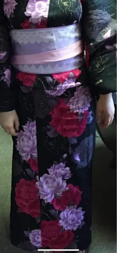 黒地に薔薇柄の浴衣