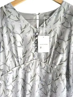 タグ付きnatural couture 　花柄　ロングワンピース 　グレー 　F
