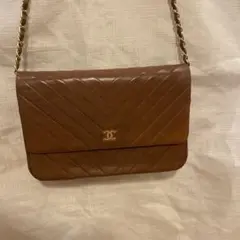 CHANEL ショルダーバッグ Vステッチ