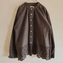 【cloudnine】（M-L）バンドカラースカラップカットワーク長袖ブラウス