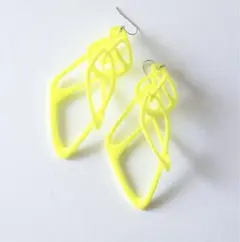 AI SATO ピアス ホワイト 1回着のみ テアトロ 定価15,000円