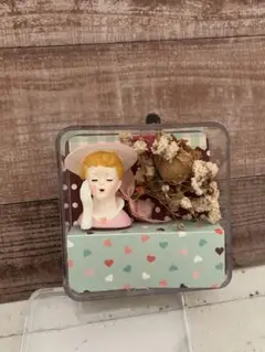 ミニチュア人像スタンド花瓶①