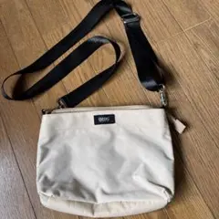 ベージュショルダーバック