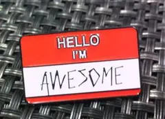 《最高AW白赤名札》お見事　最高『AWESOME』 ピンバッジ バッチ■アメリカ
