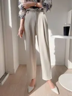 ベージュ ハイウエスト スラックス