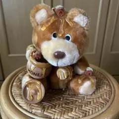 はちみつの壺付きクマのぬいぐるみ