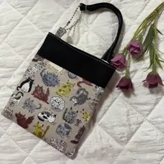 スマホポーチ　ハンドメイド（猫柄）
